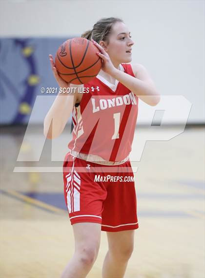 Thumbnail 1 in London vs Bloom-Carroll (OHSAA D2 Sectional Playoff) photogallery.