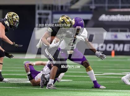 Thumbnail 3 in Post vs. Shiner (UIL 2A Division 1 State Final) photogallery.