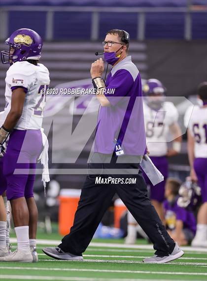Thumbnail 3 in Post vs. Shiner (UIL 2A Division 1 State Final) photogallery.