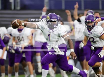 Thumbnail 2 in Post vs. Shiner (UIL 2A Division 1 State Final) photogallery.