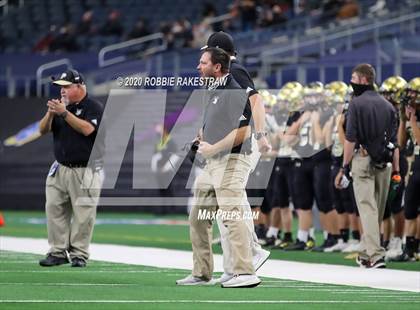 Thumbnail 2 in Post vs. Shiner (UIL 2A Division 1 State Final) photogallery.