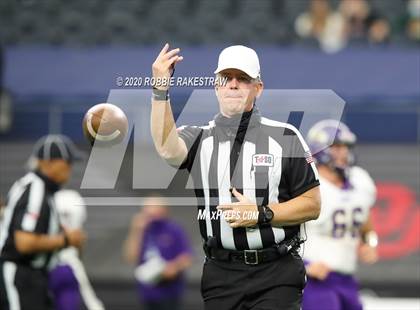 Thumbnail 3 in Post vs. Shiner (UIL 2A Division 1 State Final) photogallery.