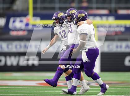 Thumbnail 2 in Post vs. Shiner (UIL 2A Division 1 State Final) photogallery.