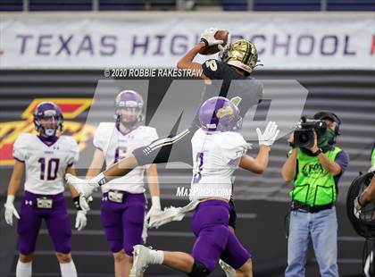 Thumbnail 1 in Post vs. Shiner (UIL 2A Division 1 State Final) photogallery.