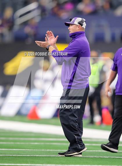 Thumbnail 3 in Post vs. Shiner (UIL 2A Division 1 State Final) photogallery.