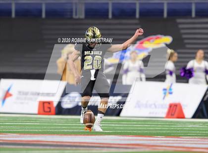 Thumbnail 2 in Post vs. Shiner (UIL 2A Division 1 State Final) photogallery.