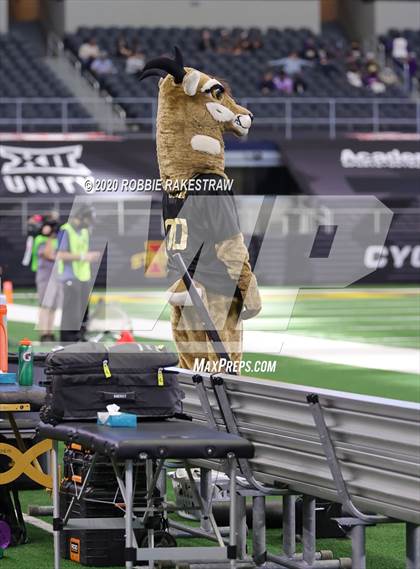 Thumbnail 2 in Post vs. Shiner (UIL 2A Division 1 State Final) photogallery.