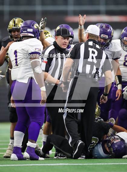 Thumbnail 3 in Post vs. Shiner (UIL 2A Division 1 State Final) photogallery.