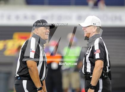Thumbnail 2 in Post vs. Shiner (UIL 2A Division 1 State Final) photogallery.