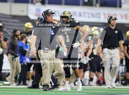 Thumbnail 3 in Post vs. Shiner (UIL 2A Division 1 State Final) photogallery.