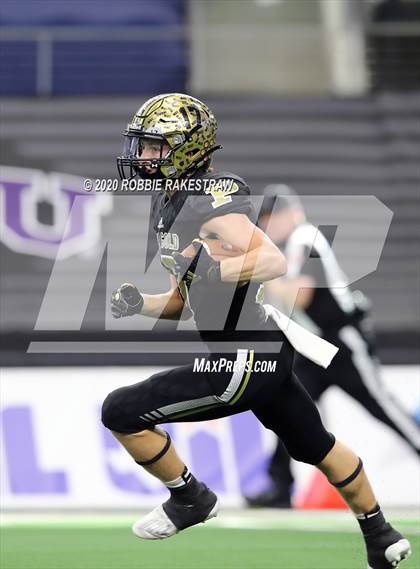 Thumbnail 2 in Post vs. Shiner (UIL 2A Division 1 State Final) photogallery.
