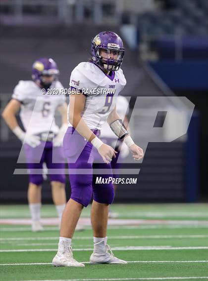 Thumbnail 2 in Post vs. Shiner (UIL 2A Division 1 State Final) photogallery.