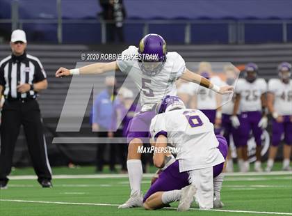 Thumbnail 2 in Post vs. Shiner (UIL 2A Division 1 State Final) photogallery.