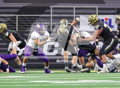 Thumbnail 1 in Post vs. Shiner (UIL 2A Division 1 State Final) photogallery.