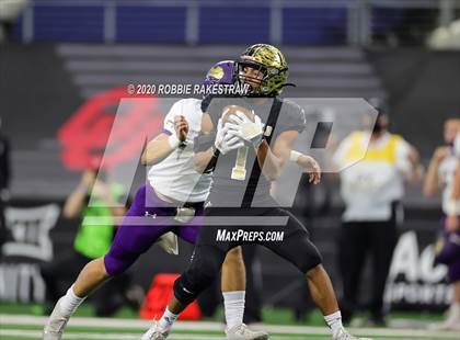 Thumbnail 2 in Post vs. Shiner (UIL 2A Division 1 State Final) photogallery.