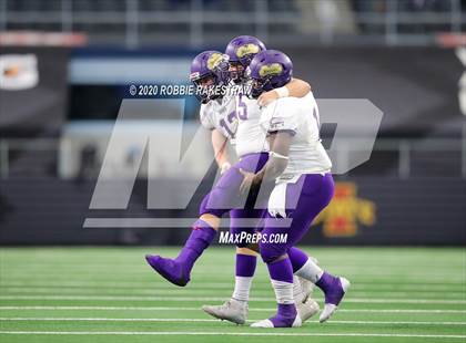Thumbnail 3 in Post vs. Shiner (UIL 2A Division 1 State Final) photogallery.
