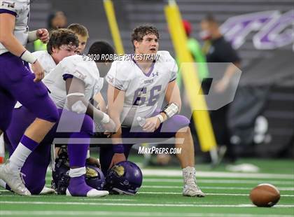 Thumbnail 3 in Post vs. Shiner (UIL 2A Division 1 State Final) photogallery.