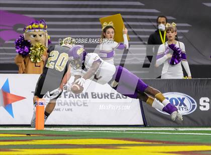 Thumbnail 3 in Post vs. Shiner (UIL 2A Division 1 State Final) photogallery.