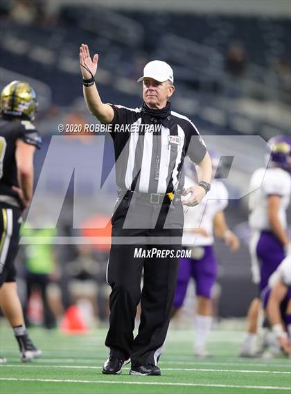 Thumbnail 1 in Post vs. Shiner (UIL 2A Division 1 State Final) photogallery.