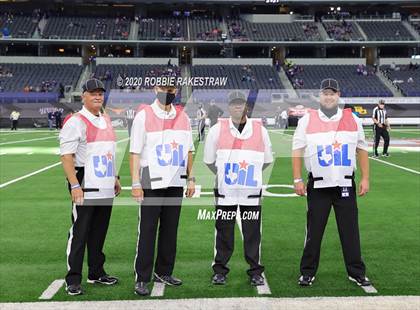 Thumbnail 2 in Post vs. Shiner (UIL 2A Division 1 State Final) photogallery.