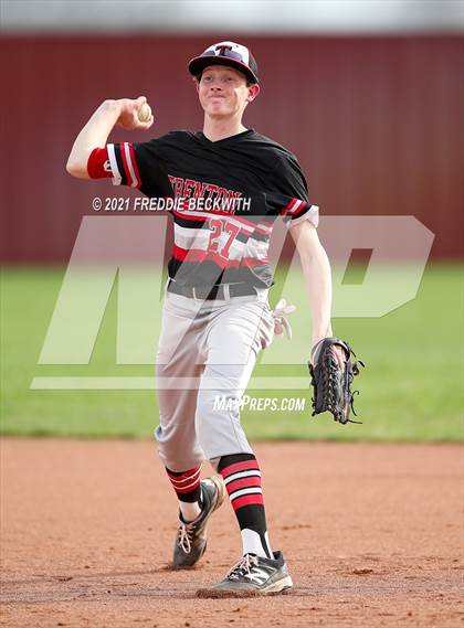 Thumbnail 2 in Trenton @ Collinsville photogallery.