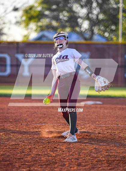Thumbnail 2 in Iola vs Somerville photogallery.
