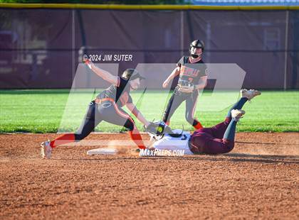 Thumbnail 1 in Iola vs Somerville photogallery.