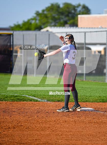 Thumbnail 2 in Iola vs Somerville photogallery.