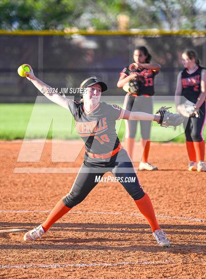 Thumbnail 2 in Iola vs Somerville photogallery.