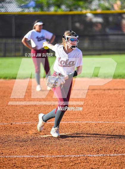 Thumbnail 1 in Iola vs Somerville photogallery.