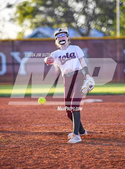 Thumbnail 3 in Iola vs Somerville photogallery.