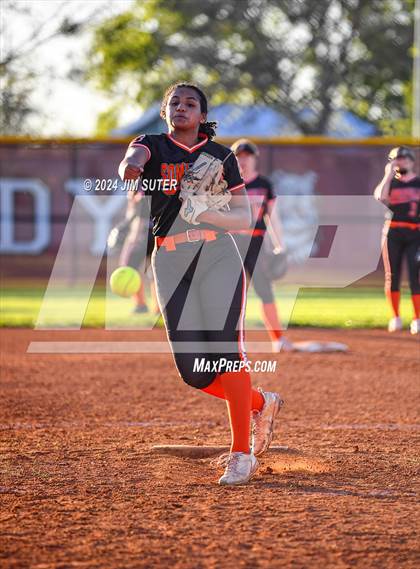 Thumbnail 3 in Iola vs Somerville photogallery.