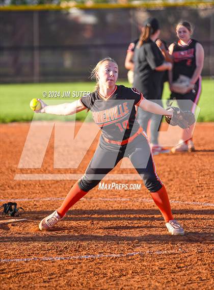 Thumbnail 3 in Iola vs Somerville photogallery.