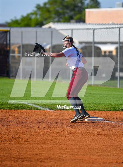 Thumbnail 3 in Iola vs Somerville photogallery.