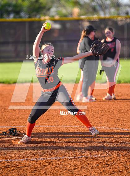 Thumbnail 2 in Iola vs Somerville photogallery.