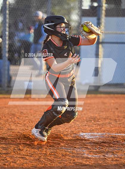 Thumbnail 2 in Iola vs Somerville photogallery.