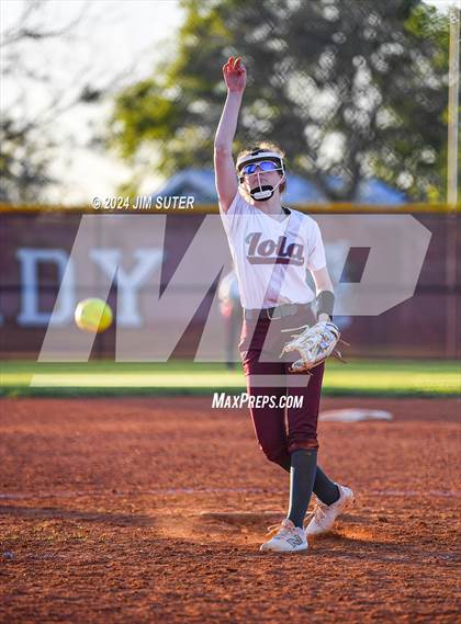Thumbnail 1 in Iola vs Somerville photogallery.