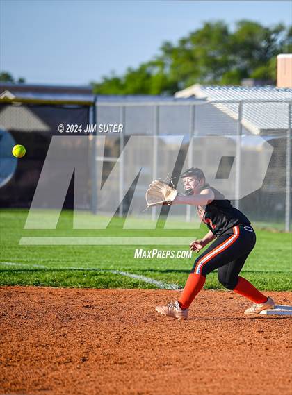 Thumbnail 2 in Iola vs Somerville photogallery.