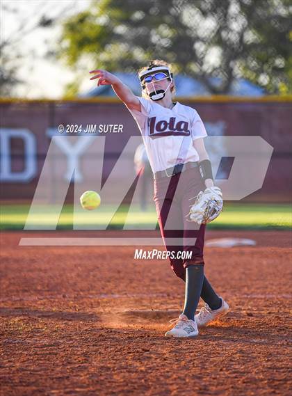 Thumbnail 3 in Iola vs Somerville photogallery.