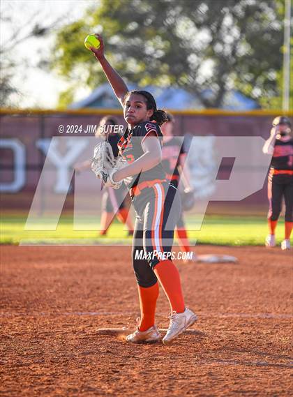 Thumbnail 2 in Iola vs Somerville photogallery.