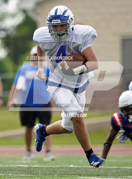 Thumbnail 2 in Quinlin Ford Vs Life Waxahachie(Varsity Scrimmage) photogallery.