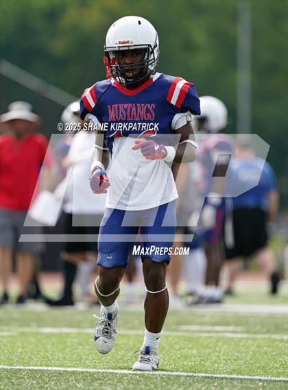 Thumbnail 3 in Quinlin Ford Vs Life Waxahachie(Varsity Scrimmage) photogallery.