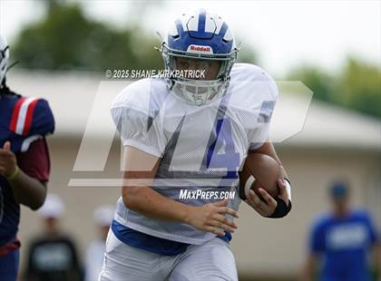 Thumbnail 2 in Quinlin Ford Vs Life Waxahachie(Varsity Scrimmage) photogallery.
