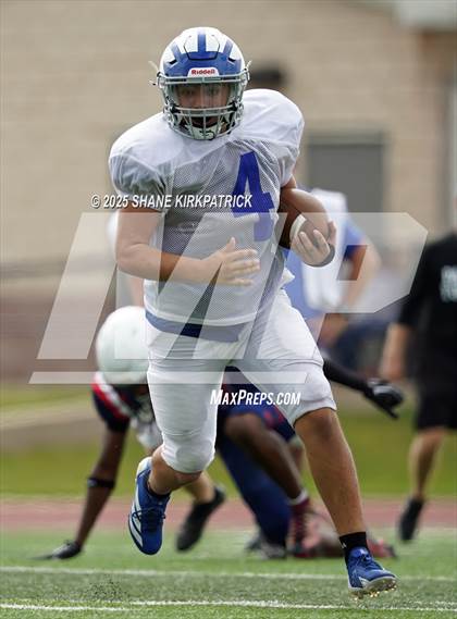 Thumbnail 2 in Quinlin Ford Vs Life Waxahachie(Varsity Scrimmage) photogallery.