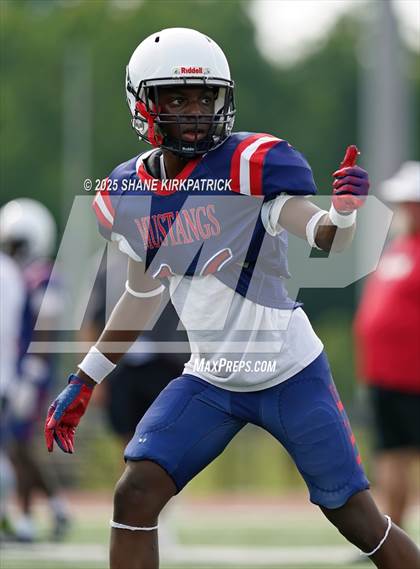 Thumbnail 2 in Quinlin Ford Vs Life Waxahachie(Varsity Scrimmage) photogallery.