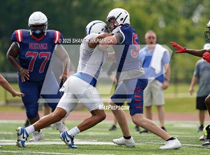 Thumbnail 2 in Quinlin Ford Vs Life Waxahachie(Varsity Scrimmage) photogallery.
