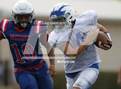 Thumbnail 3 in Quinlin Ford Vs Life Waxahachie(Varsity Scrimmage) photogallery.