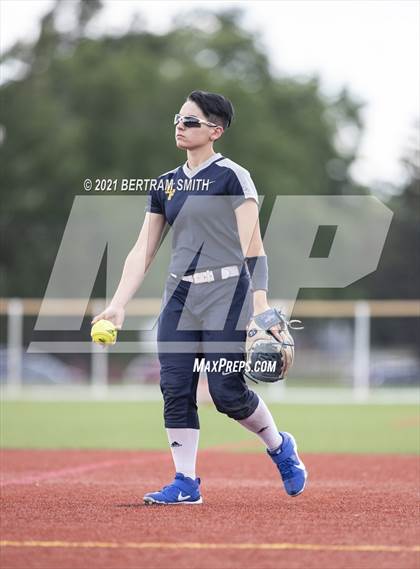 Thumbnail 2 in Niagara Falls @ Clarence (NYSPHSAA Section 6 Class AA Semifinal) photogallery.