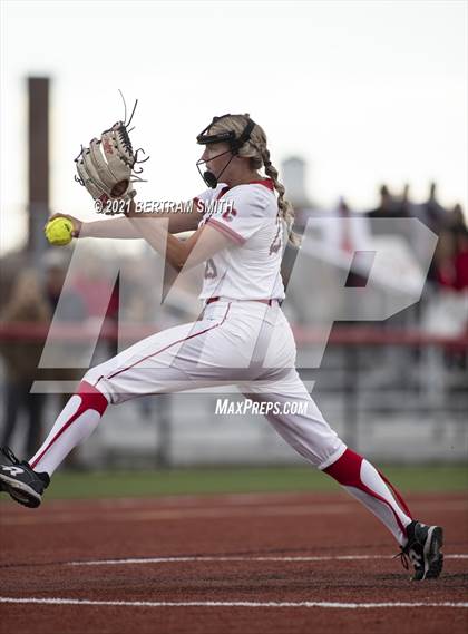 Thumbnail 3 in Niagara Falls @ Clarence (NYSPHSAA Section 6 Class AA Semifinal) photogallery.