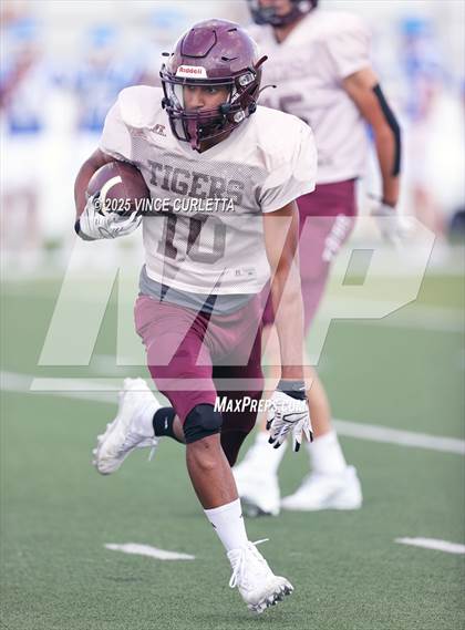 Thumbnail 2 in New Braunfels @ Dripping Springs (Scrimmage) photogallery.
